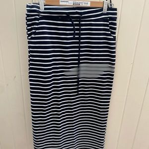 Black and white stripped pencil skirt